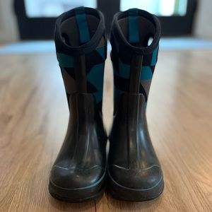 BOGS waterproof boots- size 2 (youth)- good condition